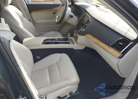 2021 Volvo Xc90 T6 Momentum 7 Passenger z USA, uszkodzony, nr VIN YV4A22PK5M1754378